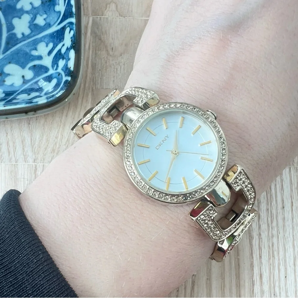 DKNY ladies gold tone crystal studded bracelet watch NEW BATTERY